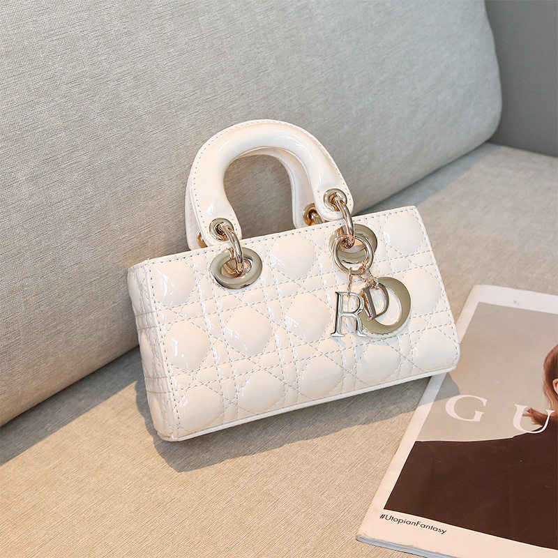 2026新款真皮菱格戴妃包女高级感小众设计手提斜挎包百搭通勤包包