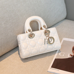 2026新款 女高级感小众设计手提斜挎包百搭通勤包包 真皮菱格戴妃款