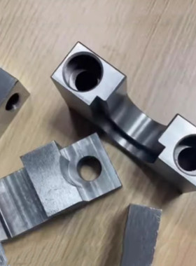 替HLRA安装台阶顶面型HLRC气缸防偏心浮动接头法兰固定座侧面