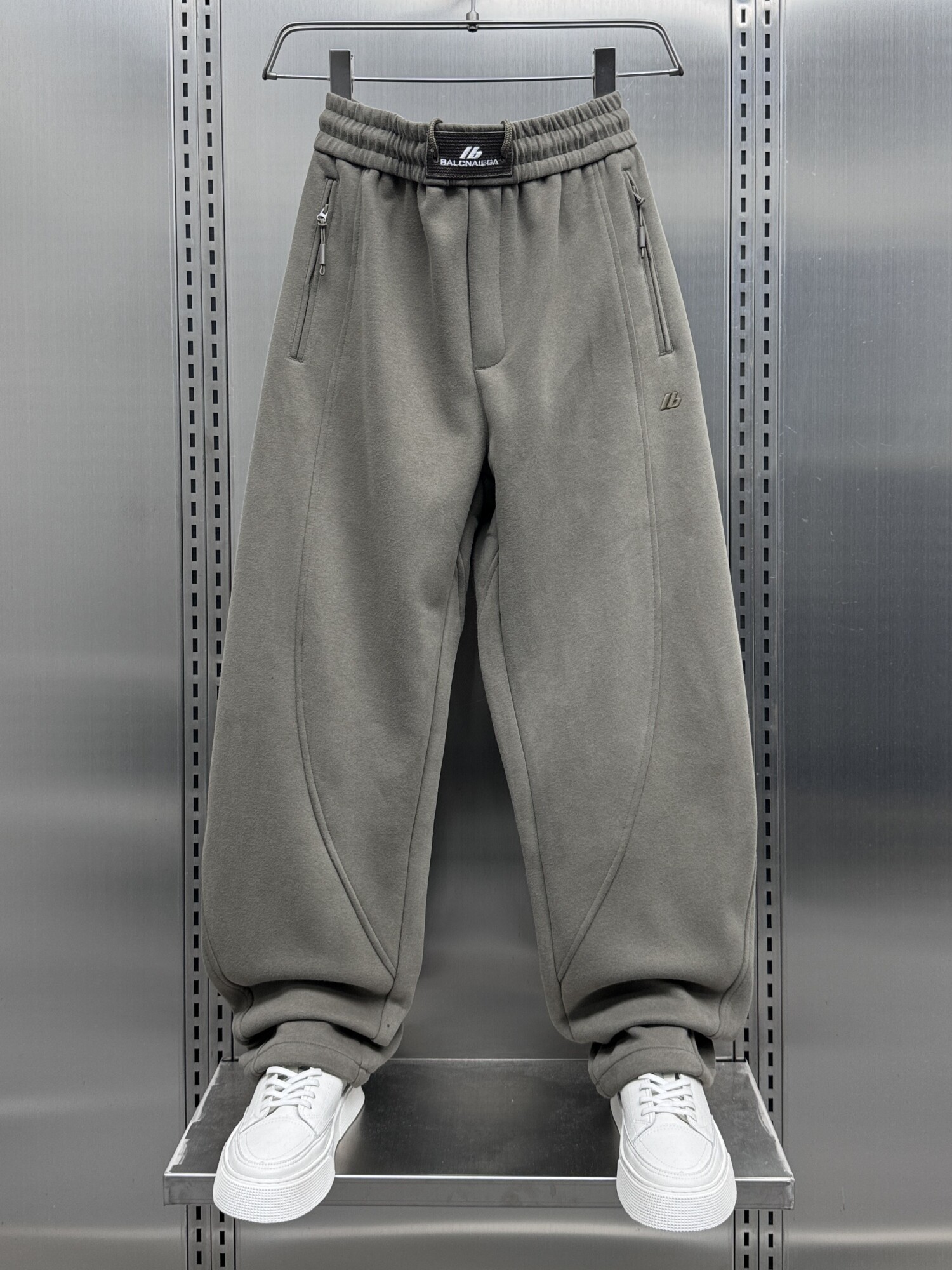 冬季加绒加厚男士潮牌运动休闲卫裤宽松纯色百搭弯刀裤痞帅哈伦裤