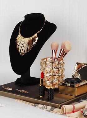 样板房衣帽间梳妆台卧室摆件颈模饰品化妆刷口红轻奢软装道具组合