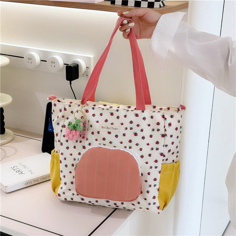 可爱小清新草莓印花帆布包包女2026新款休闲单肩包通勤斜挎托特包