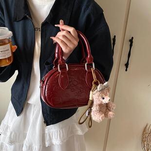 高级感红色小包包女2025新款流行百搭斜挎包时尚小众手提保龄球包