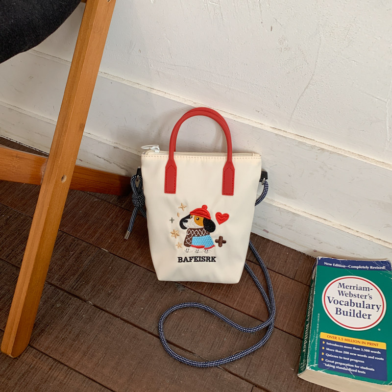 可爱卡通小狗刺绣手提小拎包包女2026新款超火轻便迷你斜挎手机包