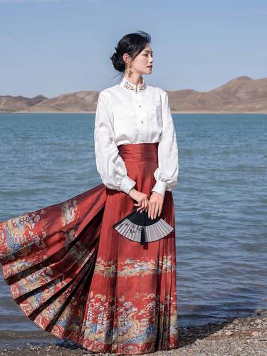 无衣饮羽【丝绸之路】仿妆花织金敦煌汉服女日常红色马面裙国风