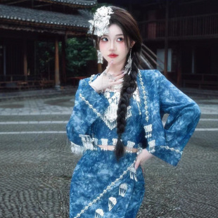 少女旅拍超出片少数民族摄影写真蓝色蜡染 苗疆套装 秋季 新款