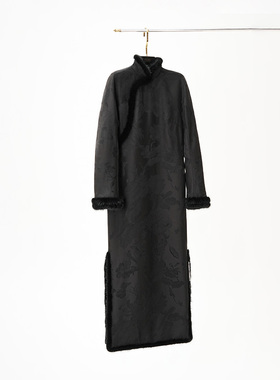 门里门外黑色提花夹棉毛边连衣裙BC25DQ1248A