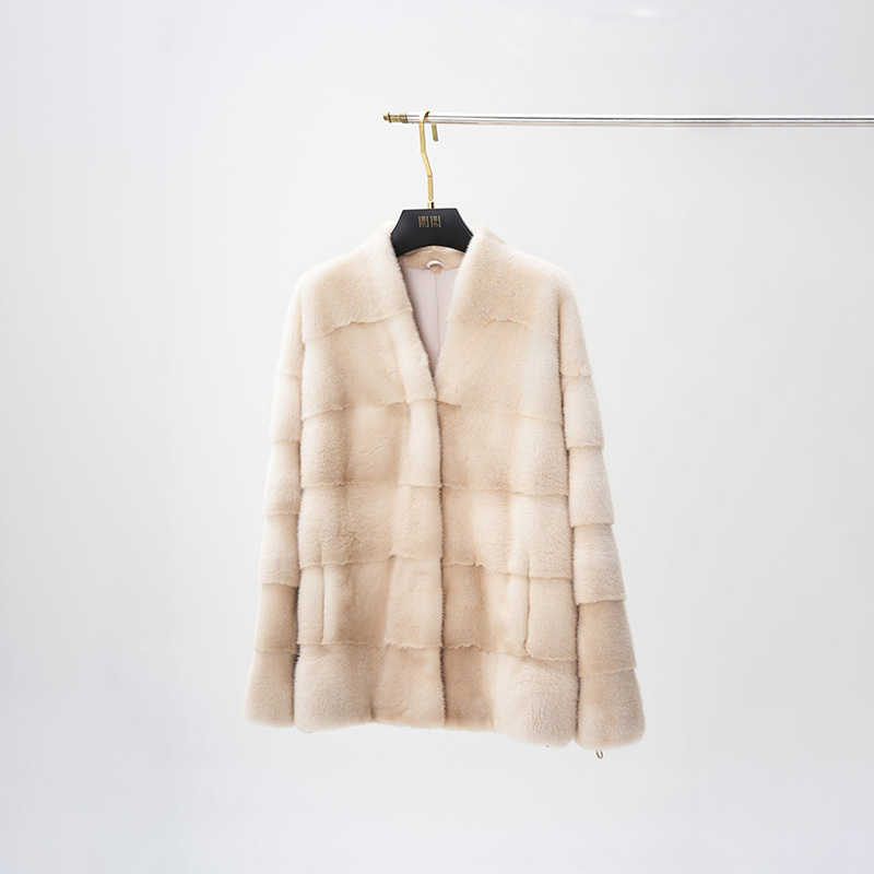 门里门外米黄色/咖色V领貂毛外套25W285