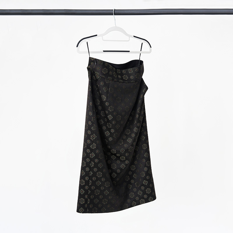 门里门外玄黑苔绿宝相提花半裙BC25QB1188A