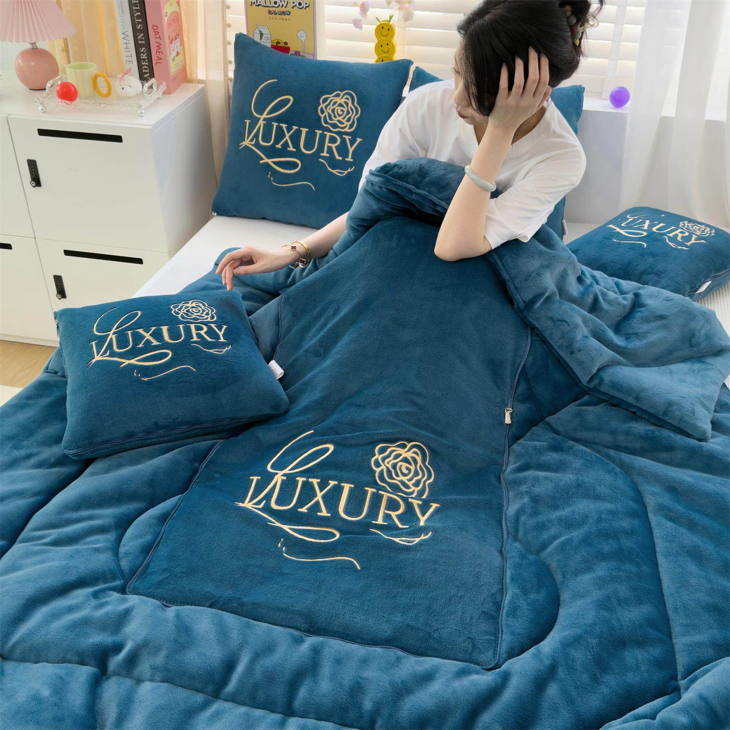 高档轻奢抱枕被子两用客厅沙发靠垫简约车载枕头办公室午休毯加厚