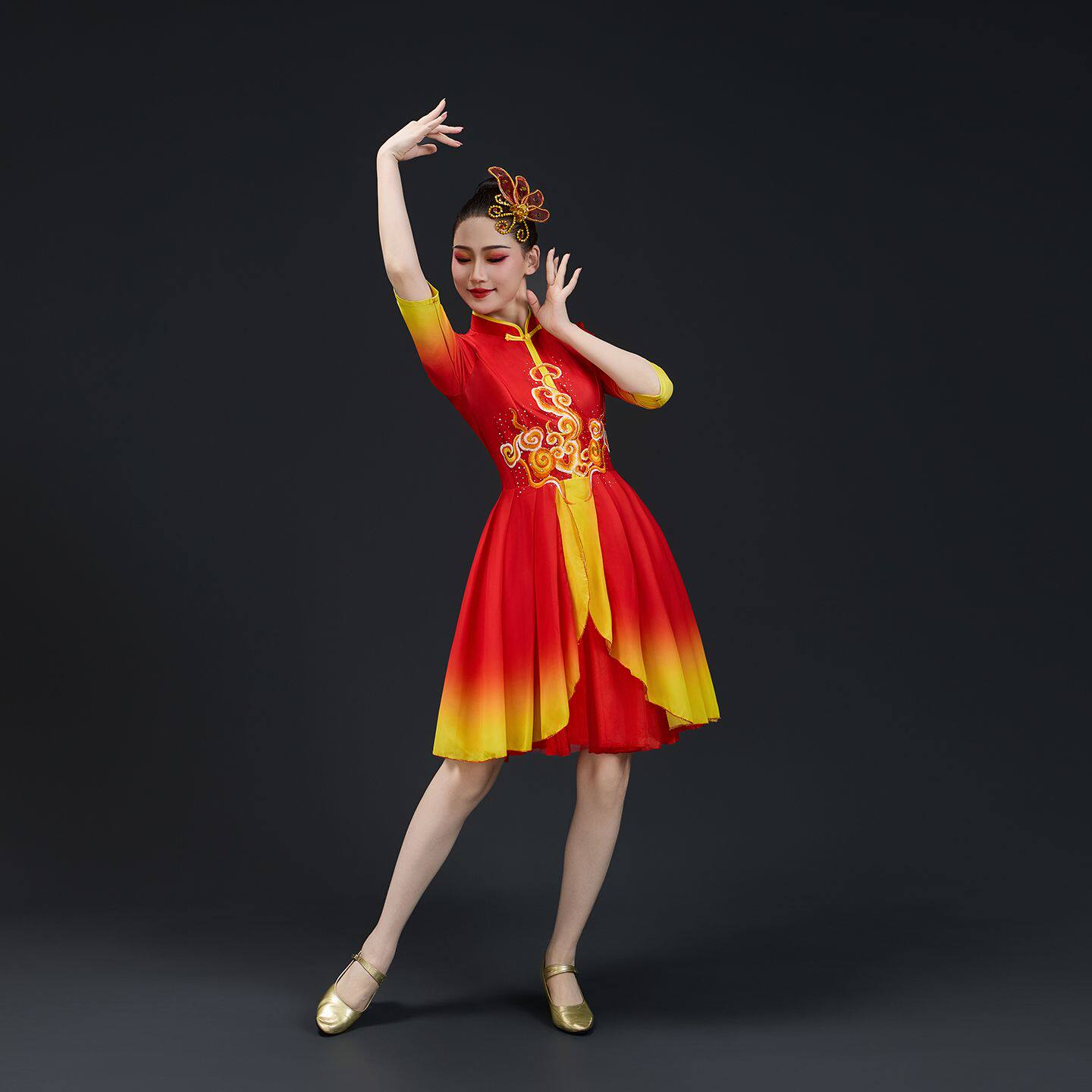 现代演出服飘逸中国打鼓锣鼓舞蹈民族新款秧歌开场套装广场服装