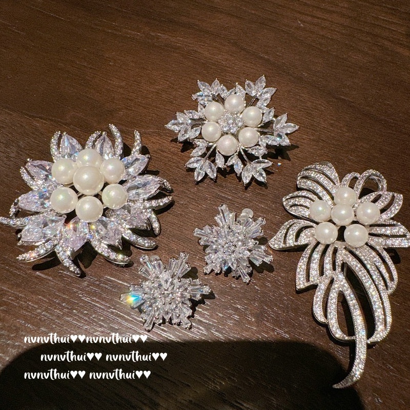 冰莹通透雪花宝石珍珠胸针 苏富比 镀18K金 水滴霜花锆石雪花