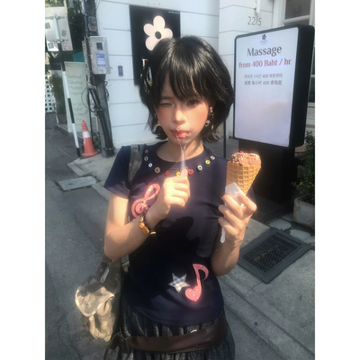 MKGO 原创音符刺绣彩色纽扣正肩短袖T恤女夏季设计感修身短款上衣