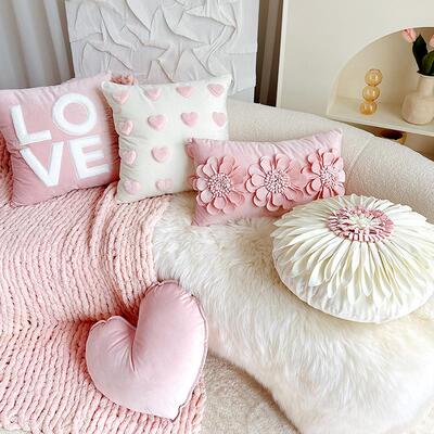法式新款花朵抱枕粉色毛绒少女心客厅沙发爱心靠垫床头可爱靠枕套