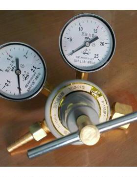氮气瓶减压器 yqd-07 2.5x25mpa 铜阀气体减压器 进气螺纹G5/8