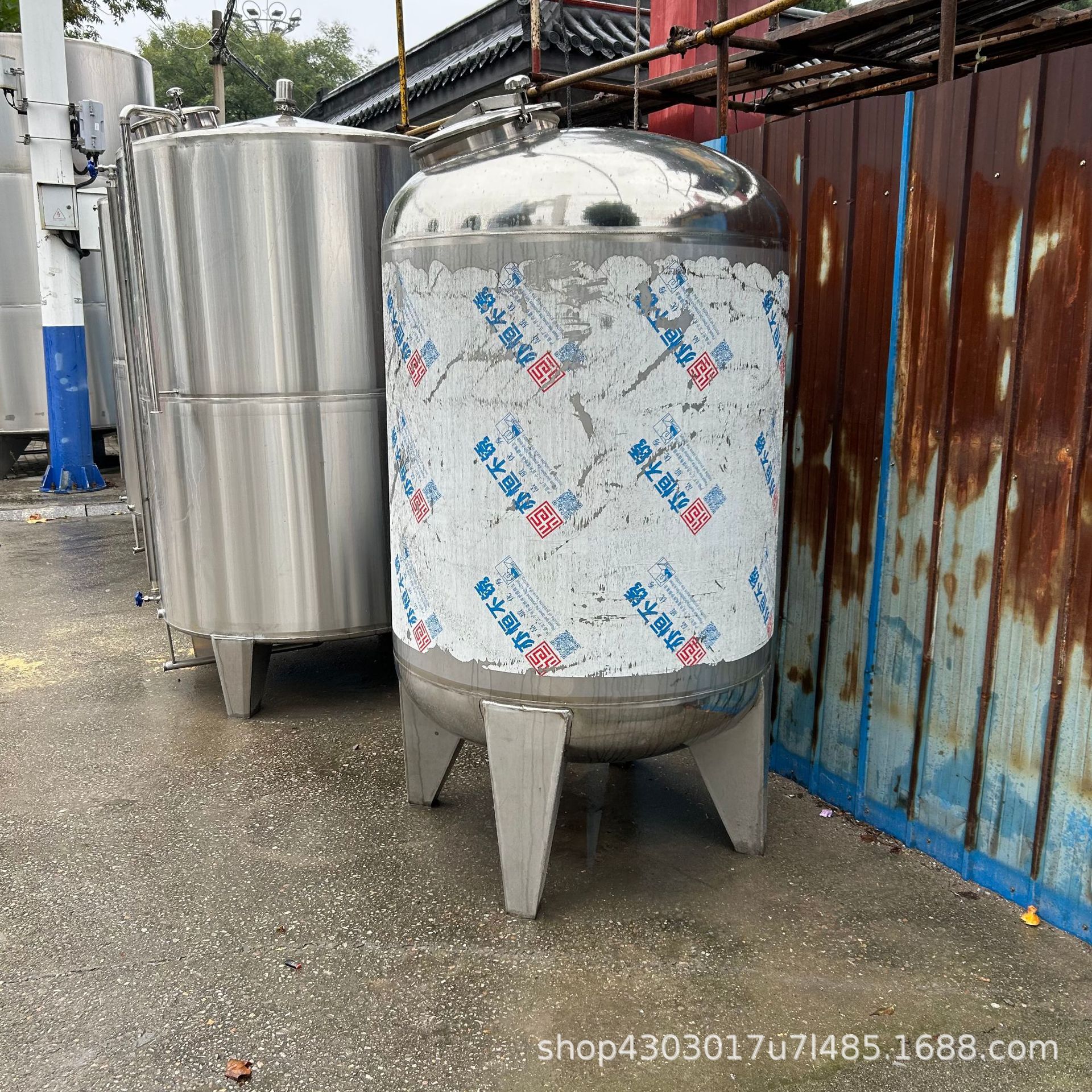 恒通1立方白钢储存桶 304不锈钢储液容器 立式支腿储水罐