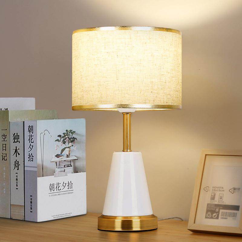 台灯床头卧室灯简约现代北欧风格触摸感应房间书桌宿舍白色可调光