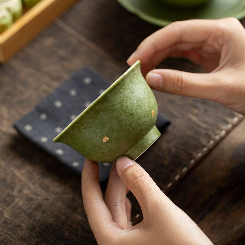 焦糖绿小青柑洒金压手杯陶瓷主人杯喝茶杯新中式仿宋复古茶具单杯
