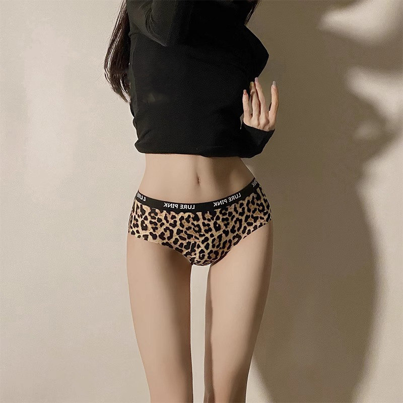 性感豹纹内裤女士纯棉全棉中腰2026新款时尚无痕不夹臀三角短裤头