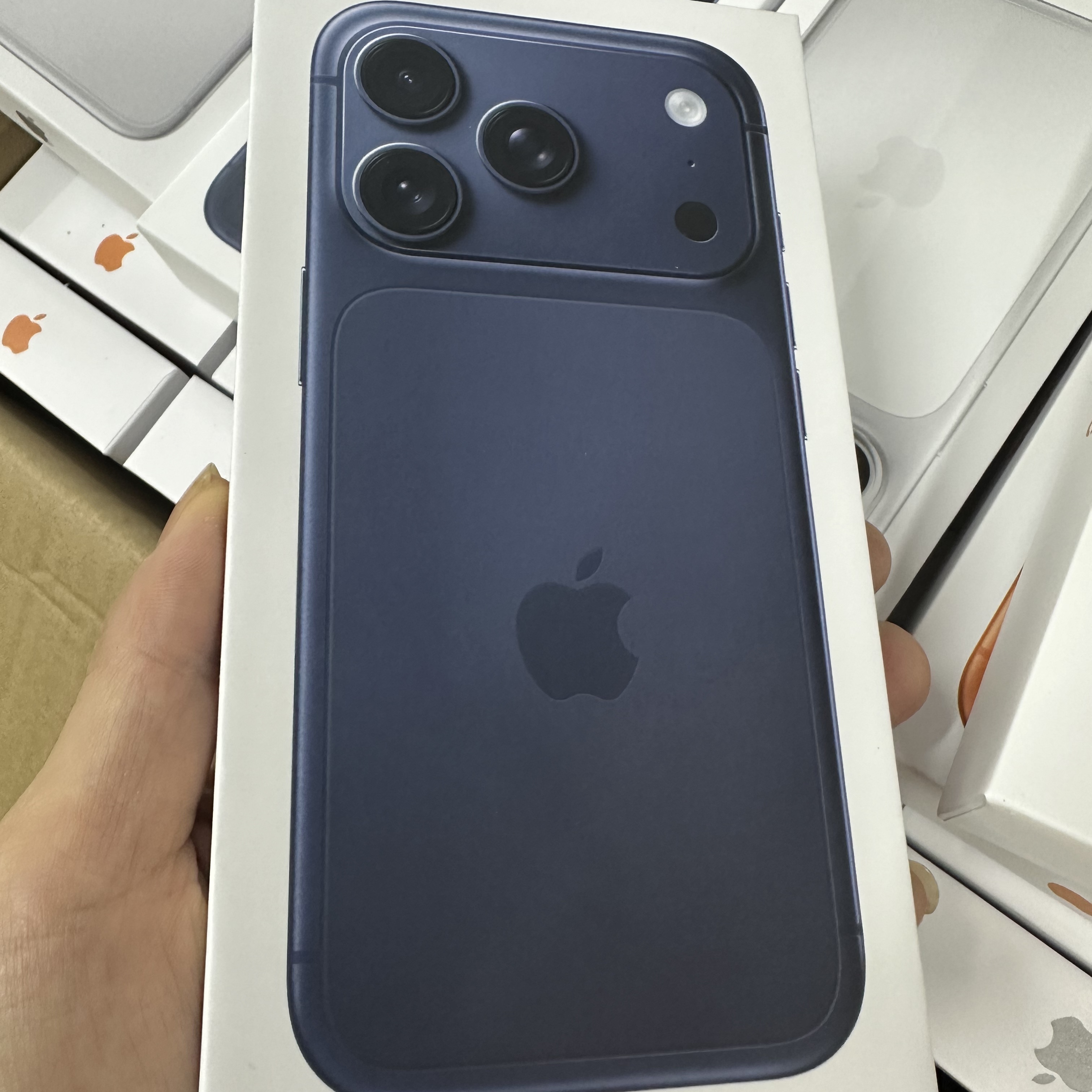 适用17手机盒 17Pro直播展示盒17promax手机包装盒封膜模型机加重