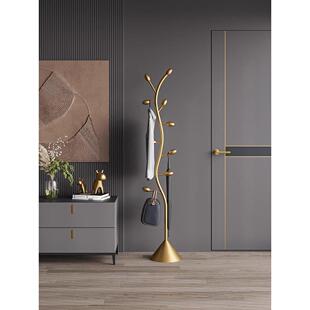 晾衣架旁边的电视柜地板站立的装饰品创意沙发房子安静的风格平易