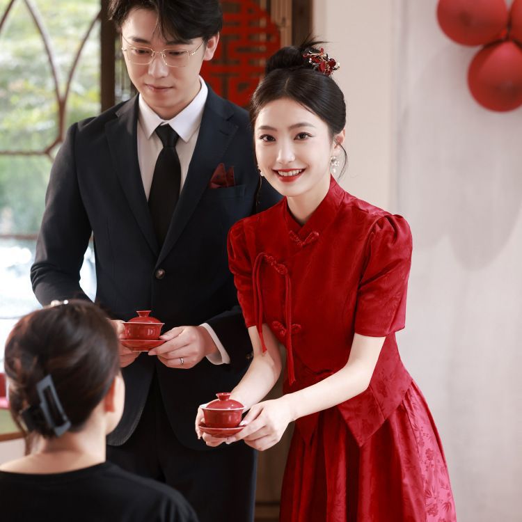 日本品质中式敬酒服2025新款新娘回门服红色简约订婚礼服女袍秀禾