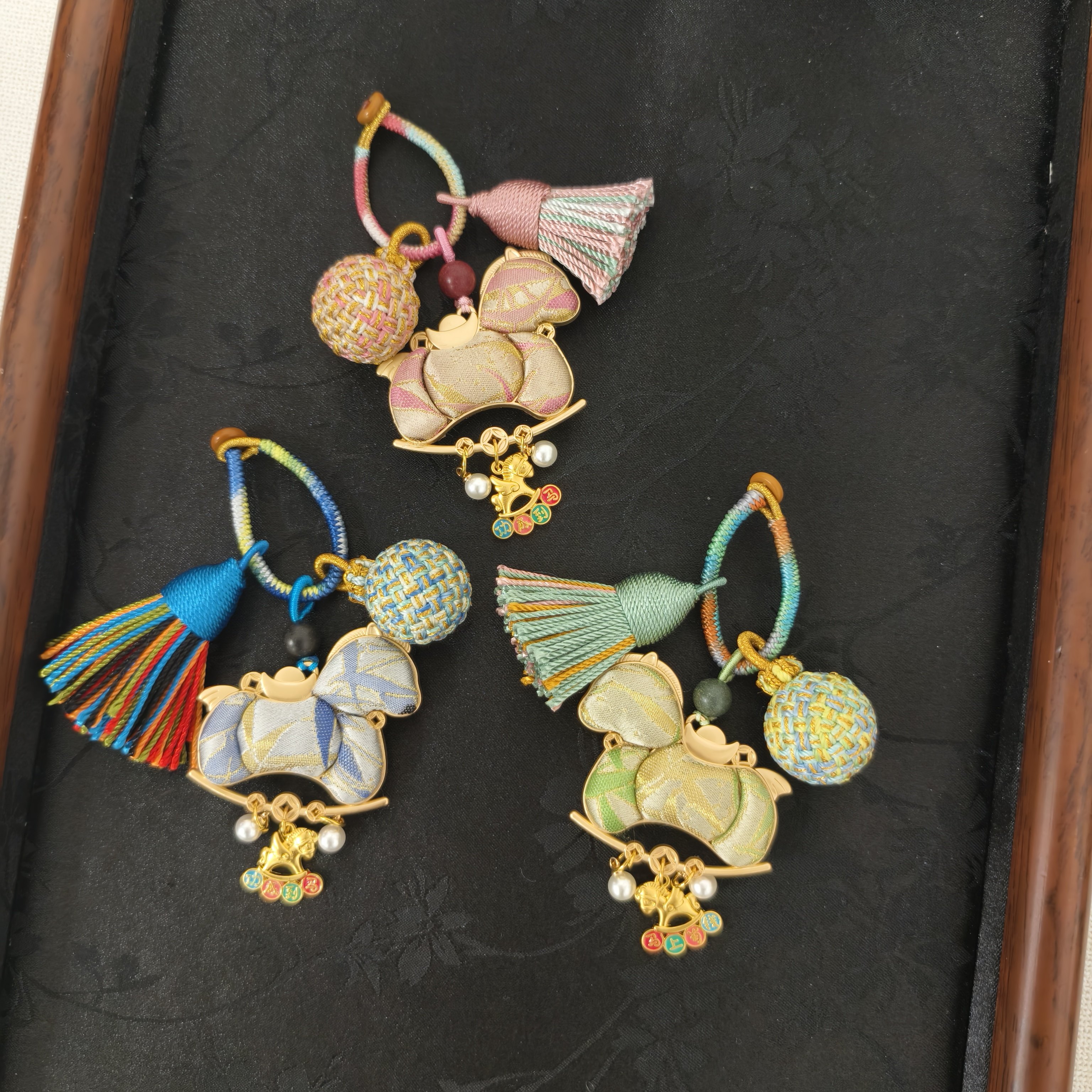 【橙庐】520008原创三彩萌马有球必应含香珠挂件马上有钱马到成功,服饰配件/皮带/帽子/围巾,包挂件,淘宝优惠券,粉丝福利购,淘宝优惠卷