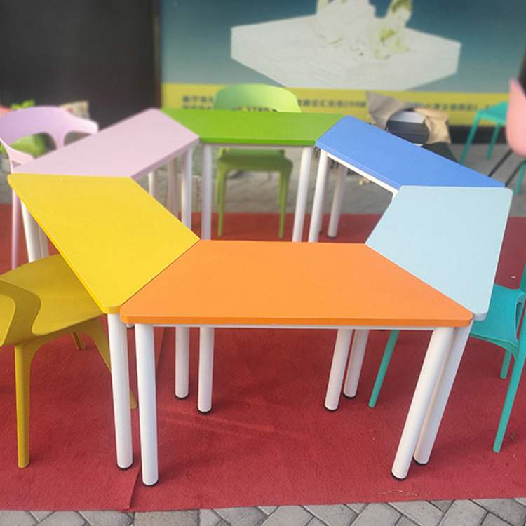 幼儿园小学生彩色课桌椅学校辅导培训班六边形梯形美术儿童绘画桌