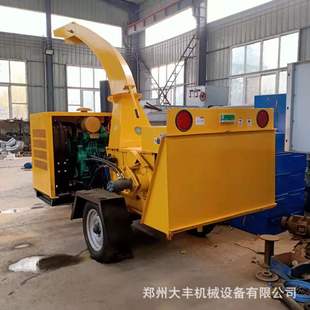 移动柴油大型原木碎枝机树干木头削片机牵引式园林绿化树枝粉碎机