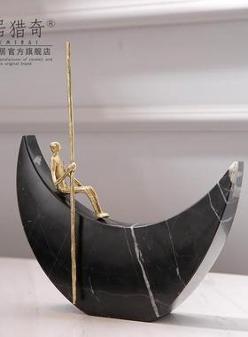轻奢创意金属大理石摆件书房样板间软装饰品月亮船人物工艺品摆设