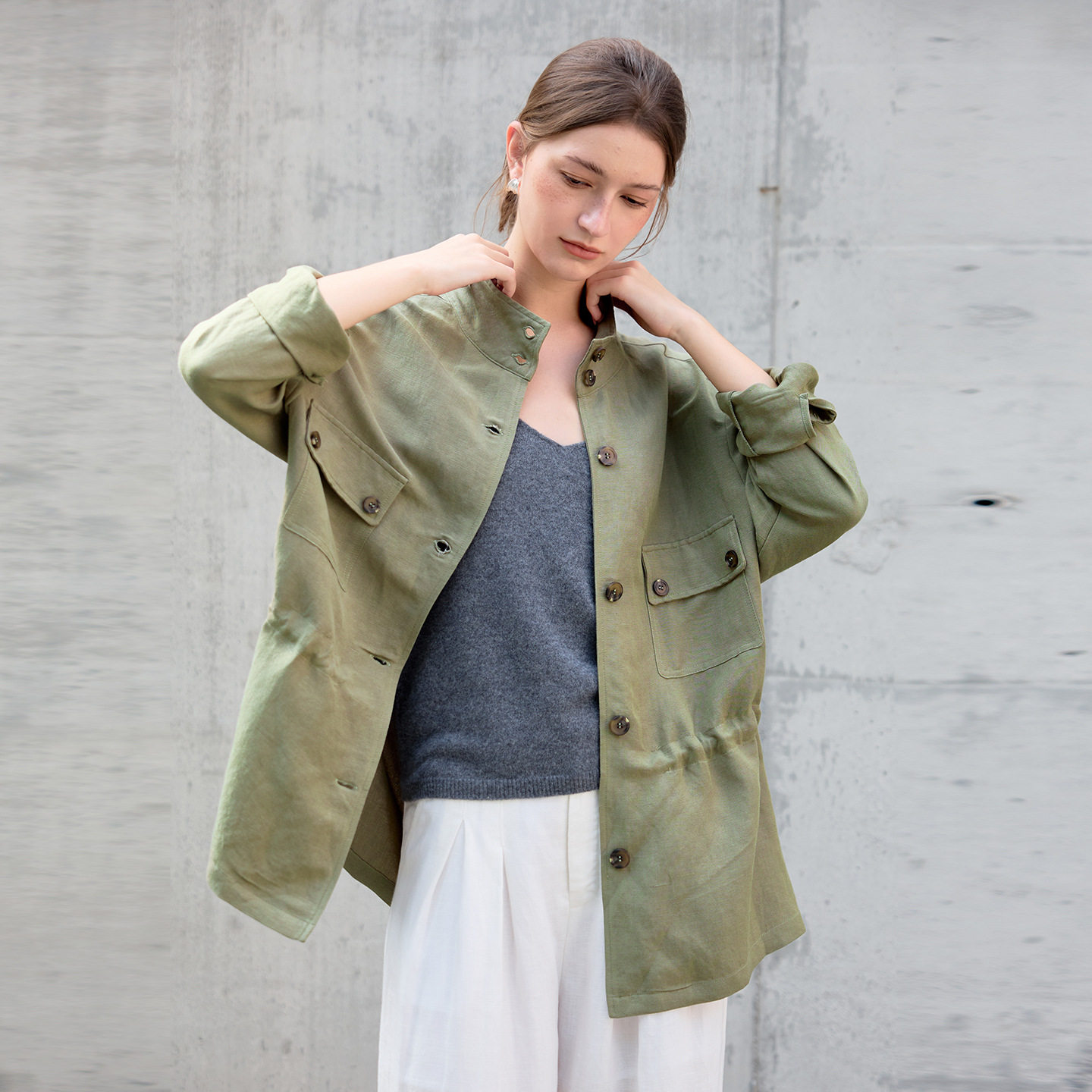 亚麻工装风衣廓形翻领衬衫2026春小众收腰麻料老钱风军绿棉麻外套