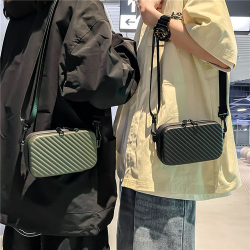 黑色盒型迷你单肩斜挎包