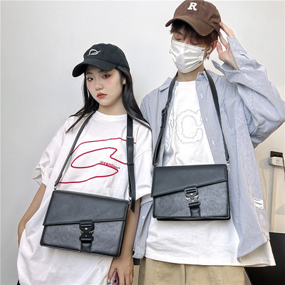 蛇纹邮差包原创高级感斜挎包