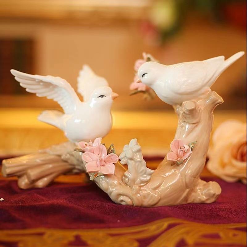 现代简约饰品摆件家居客厅酒柜装饰品摆件欧式创意房间陶瓷摆设