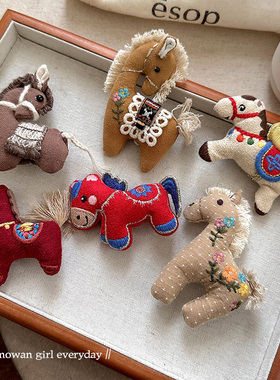 马年限定~本命年布艺小马胸针女独特设计配毛衣装饰别针胸花配饰