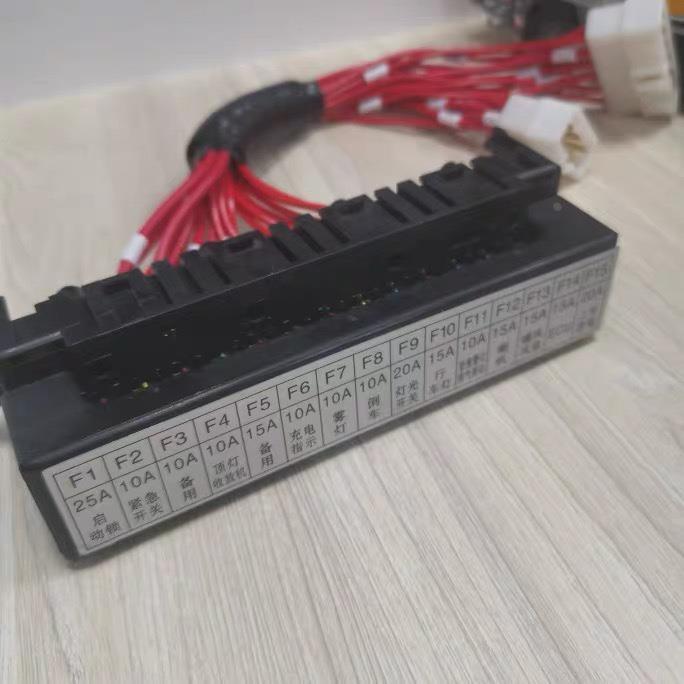 徐工吊车12吨16吨20B保险盒保险丝底座15盒保险总成