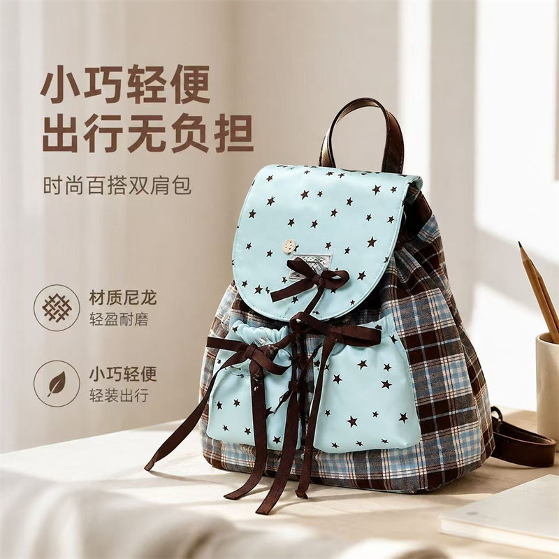 薄荷绿大容量双肩包书包