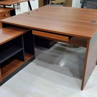 专业总监经理办公桌中班台秘书桌简约现代防火板办公家具