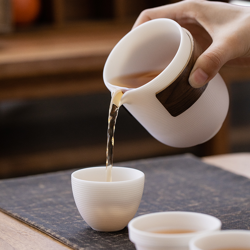 唐舍陶瓷羊脂玉瓷白瓷快客杯一壶四杯防烫便携包旅行茶具套装家用