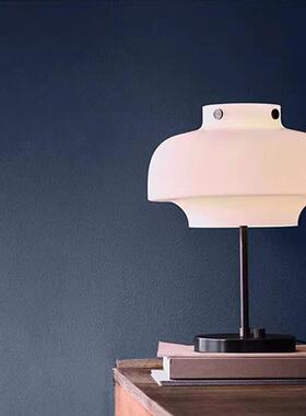 丹麦Tradition北欧玻璃台灯现代客厅卧室复古简约床头调光装饰灯