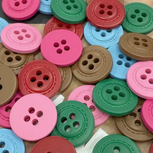 15MM跳色喷漆四眼树脂纽扣针织衫毛衣可爱彩色设计感装饰钮扣子