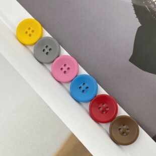 15MM跳色喷漆凹面四眼树脂纽扣针织衫可爱彩色设计感装饰钮扣子