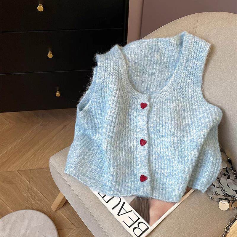 爱心纽扣减龄圆领针织马甲女2026早春新款软糯叠穿开衫背心外搭