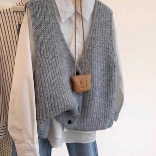灰色v领针织马甲背心女款春秋2026新款秋冬外搭叠穿坎肩毛衣开衫
