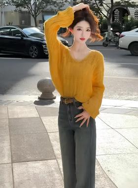 早秋穿搭一整套小个子洋气时髦慵懒风黄色v领毛衣牛仔裤两件套装