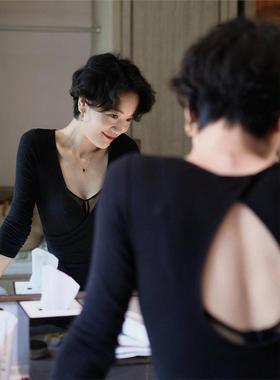 2025秋季茶里茶气别致上衣高级感超好看独特漂亮黑色露背长袖t恤