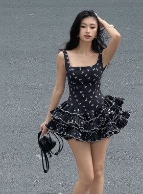 越南小众品牌LANECI吊带蛋糕连衣裙木耳边蓬蓬裙性感辣妹气质时尚