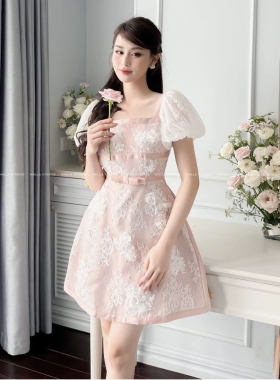 越南小众品牌服装SHILLA蕾丝方领泡泡袖连衣裙优雅甜美公主风