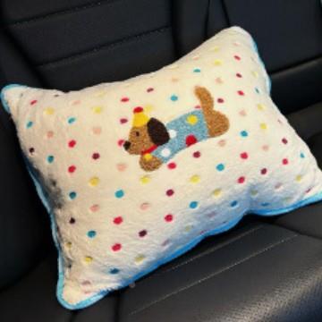 卡通爱季通用汽车适时四尚彩虹斑点UHV小狗汽车坐垫腰靠舒柔软可