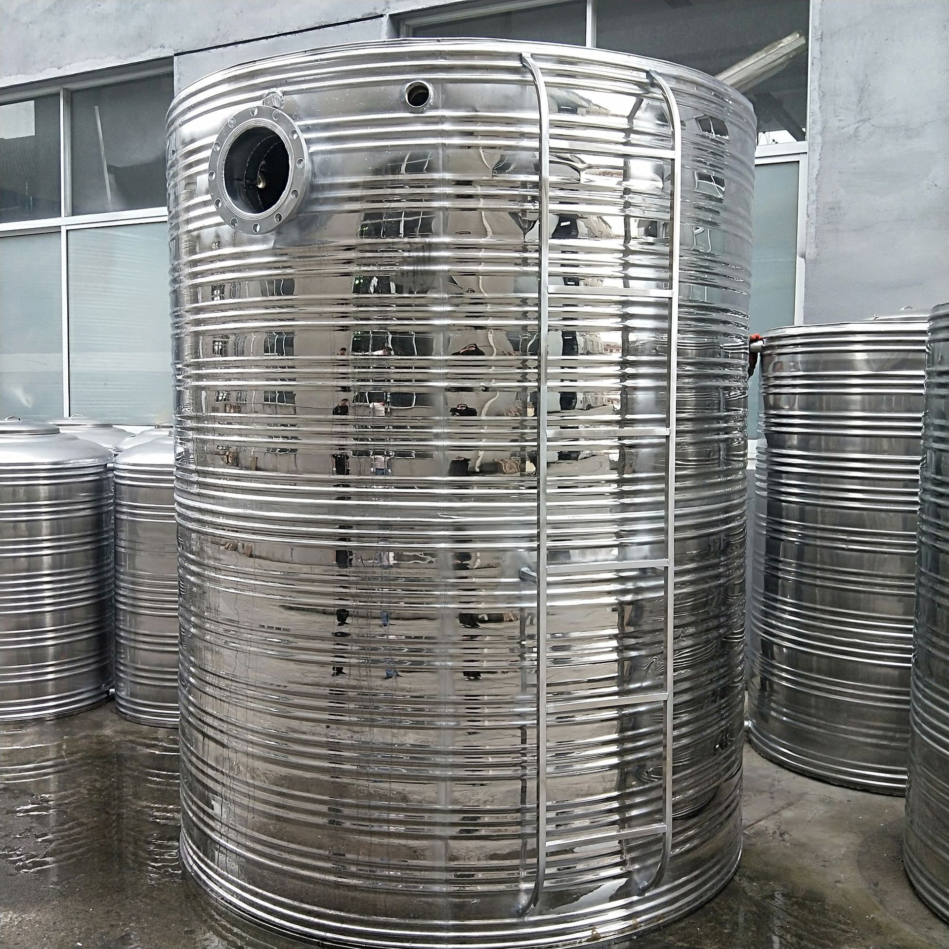 厂家提供锅炉配套设备不锈钢304水箱 家用储水保温太阳能热水箱